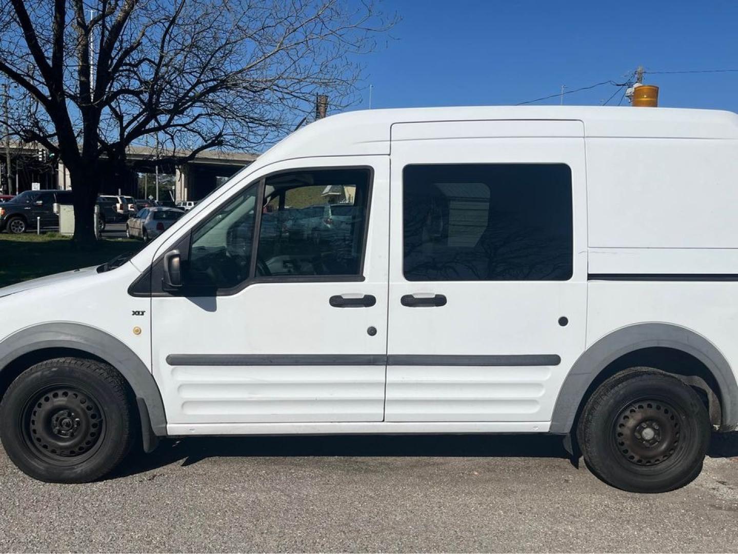 2013 white /Grey Ford Transit Connect XLT (NM0LS6BN8DT) with an 2.0 4 Cylinder engine, Automatic transmission, located at 5700 Curlew Drive, Norfolk, VA, 23502, (757) 455-6330, 36.841885, -76.209412 - Photo#3